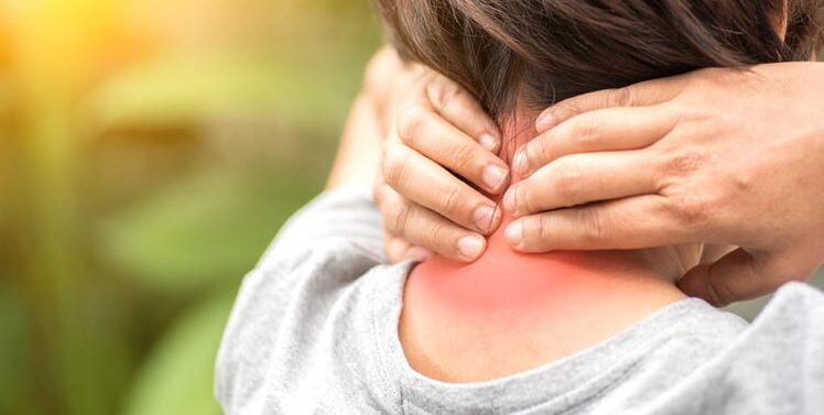 kasakit sa cervical spine sa usa ka babaye